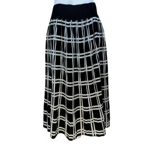 Metrowear Black/ white Boxy Checked Pleated Skirt size Large